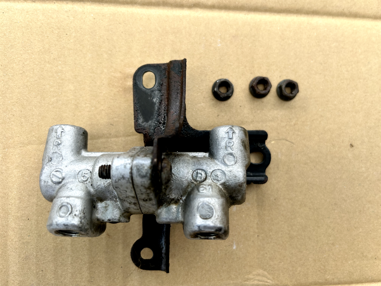 92-95 HONDA CIVIC SI REAR DISC BRAKE PROPORTIONING VALVE 4040 40/40 PROP VALVE
