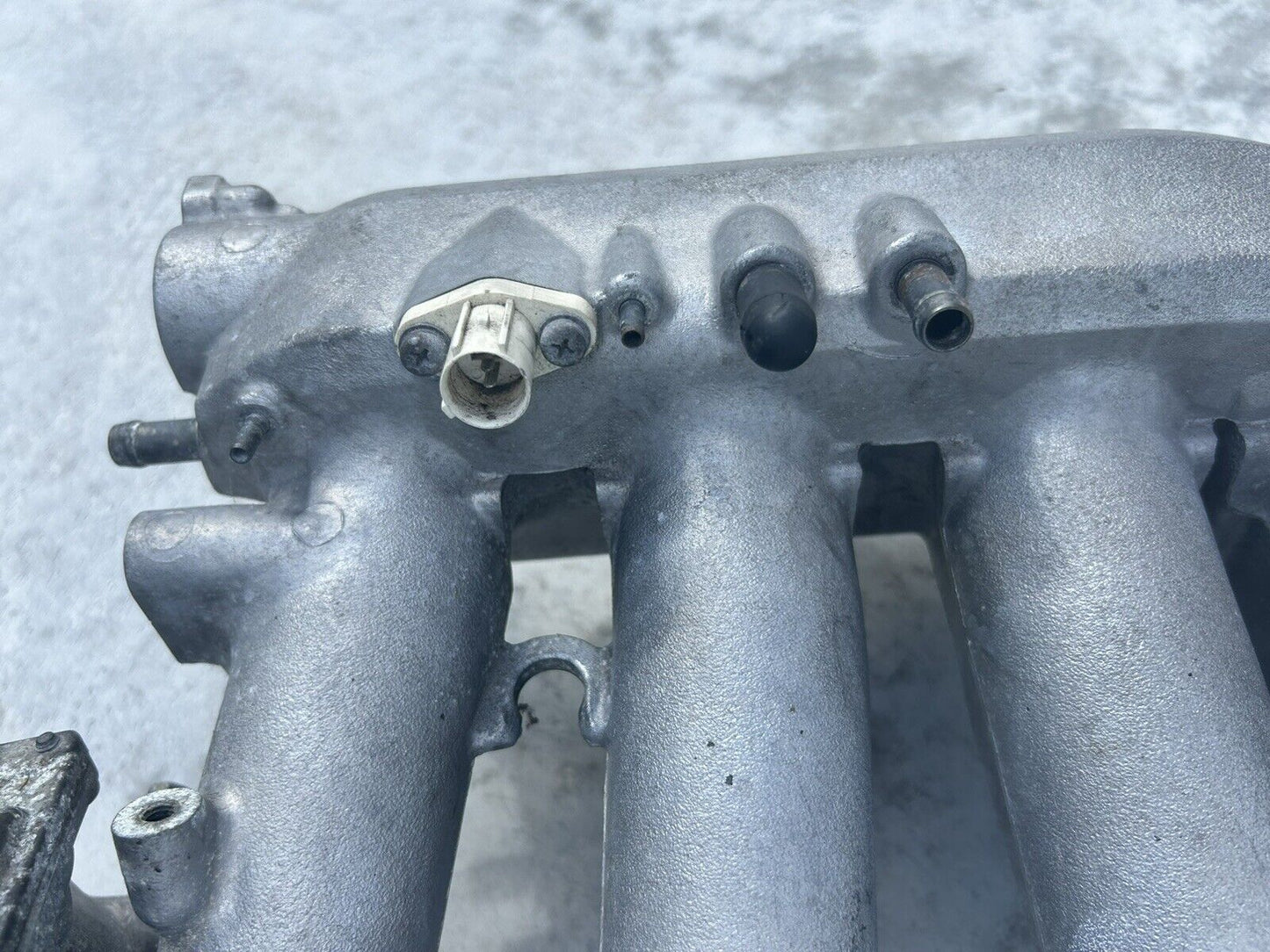 2000-2005 HONDA S2000 - INTAKE MANIFOLD OEM OE FACTORY W Metal Gasket Ap1 Ap2