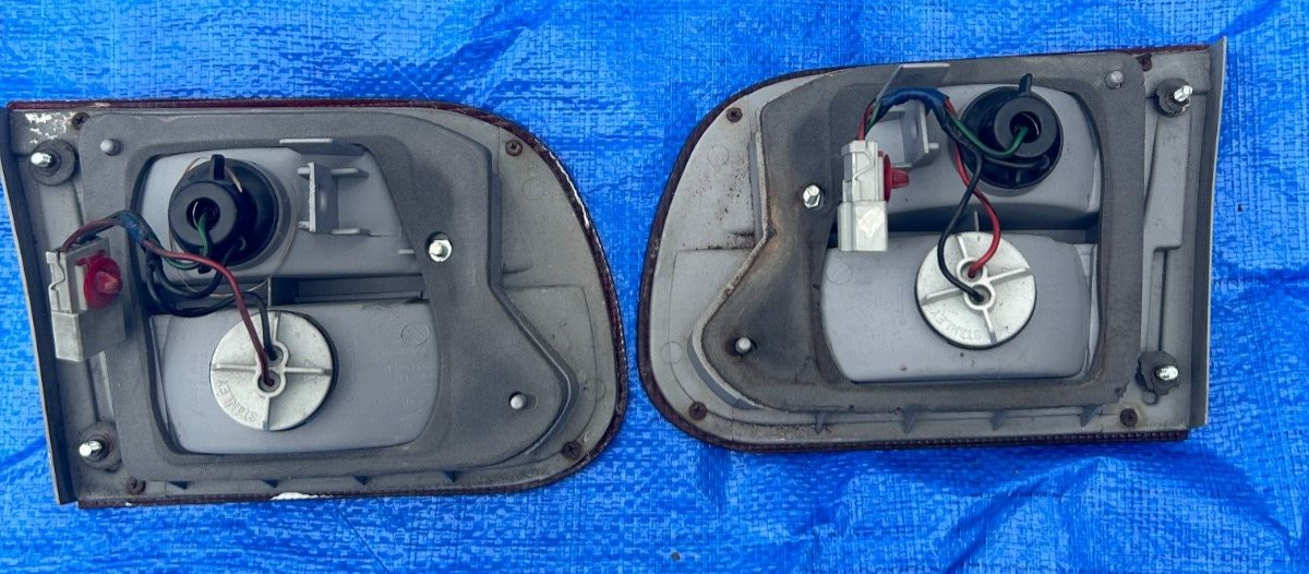 92-95 HONDA CIVIC HATCHBACK LEFT & RIGHT INNER HATCH TAIL LIGHT LAMP OEM