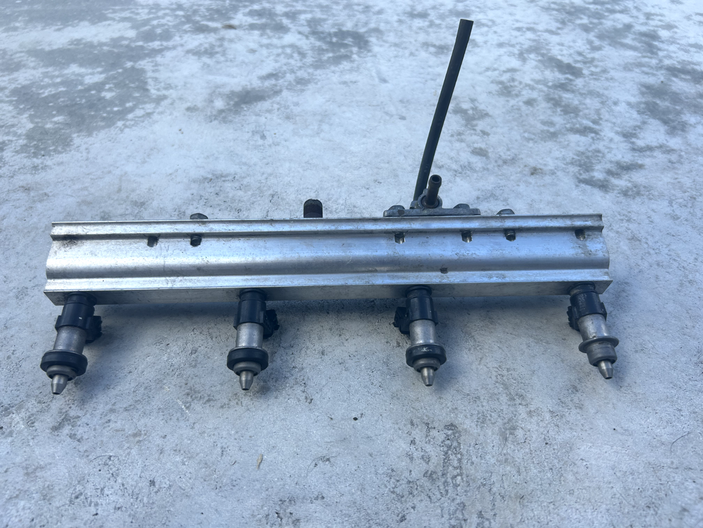 2001-2003 Honda S2000 AP1 F20c Fuel Rail Runner W/Regulator 16610-PCX-000 OEM