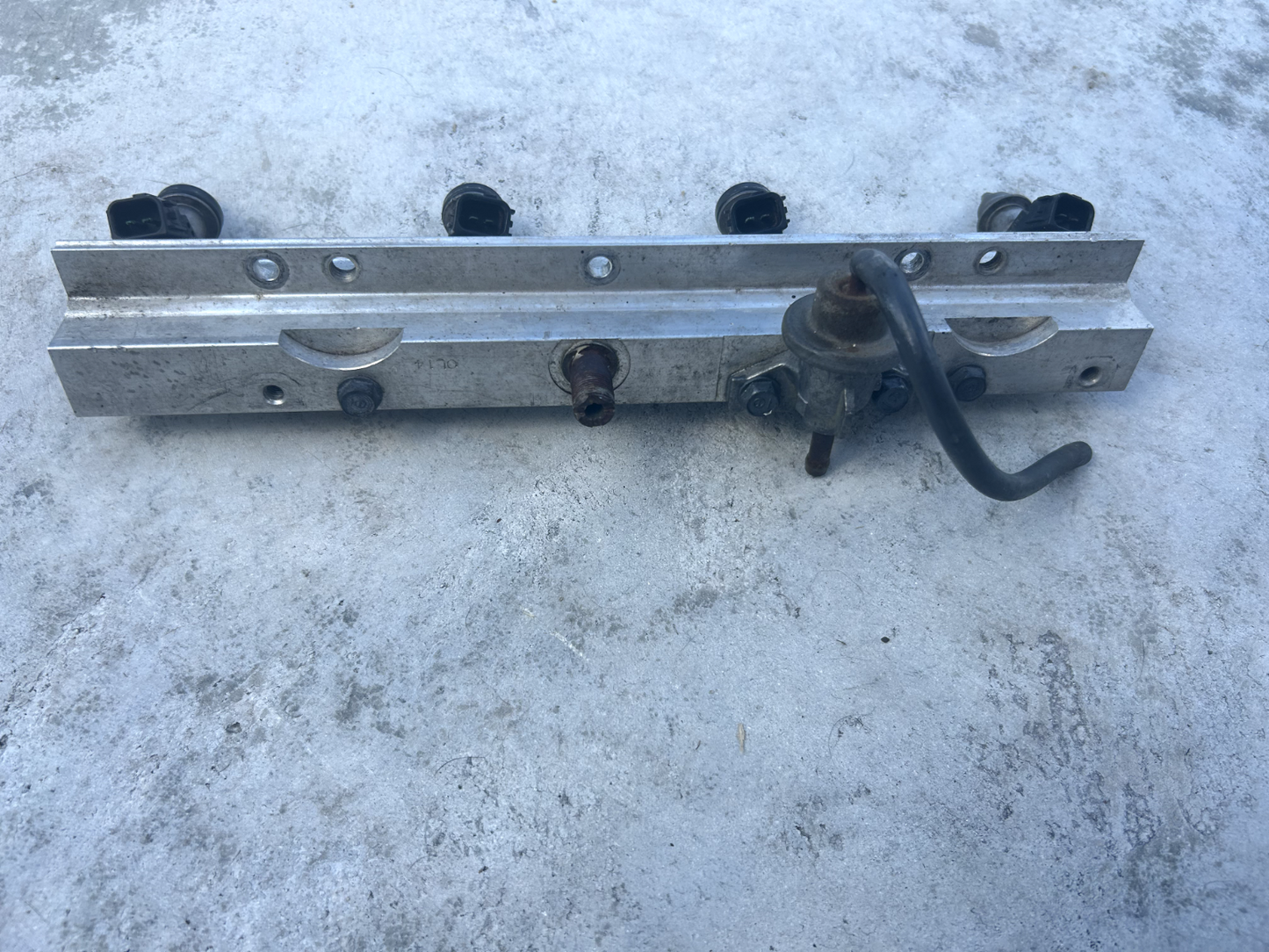 2001-2003 Honda S2000 AP1 F20c Fuel Rail Runner W/Regulator 16610-PCX-000 OEM
