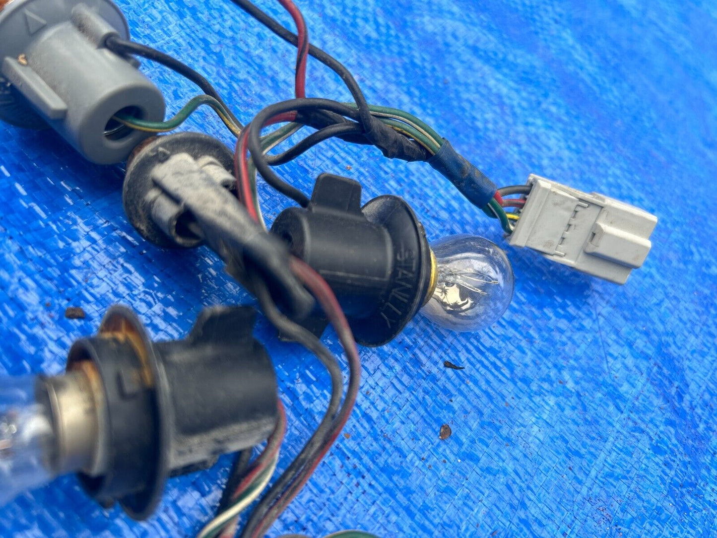 92 - 95 OEM SI Honda Civic EG DX EX Rear Outer Tail Light Bulb Socket Harness