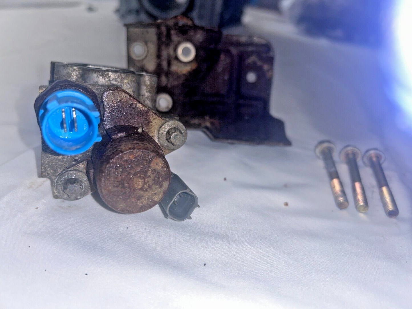 HONDA Civic Si / TSX RSX Type S VTEC SOLENOID SPOOL VALVE and bracket