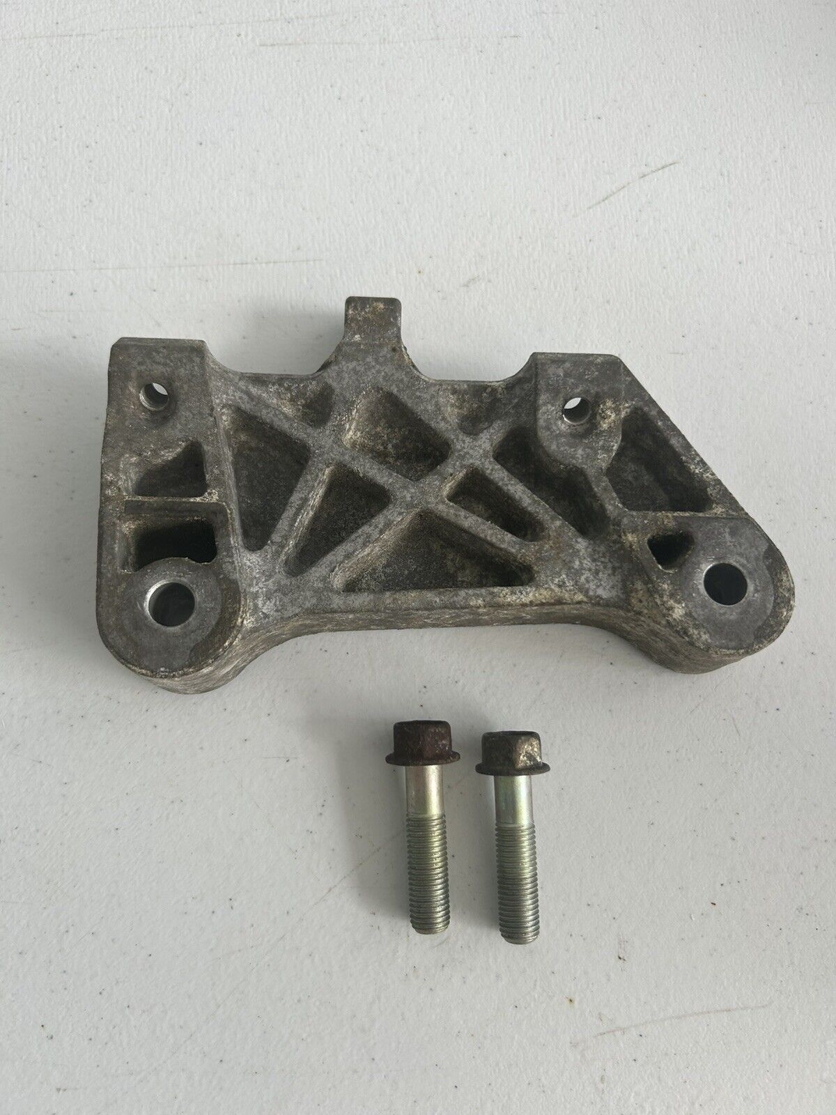 2002-2006 Acura Rsx K20a2 A/C compressor bracket with hardware 38930-pnc-000