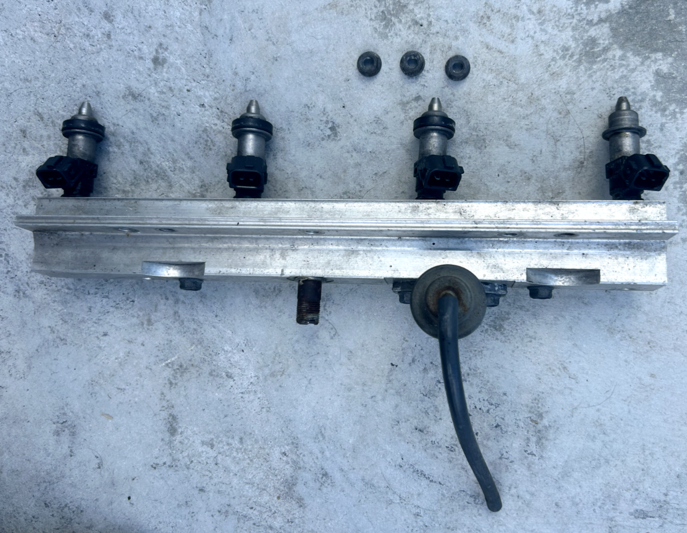 2001-2003 Honda S2000 AP1 F20c Fuel Rail Runner W/Regulator 16610-PCX-000 OEM
