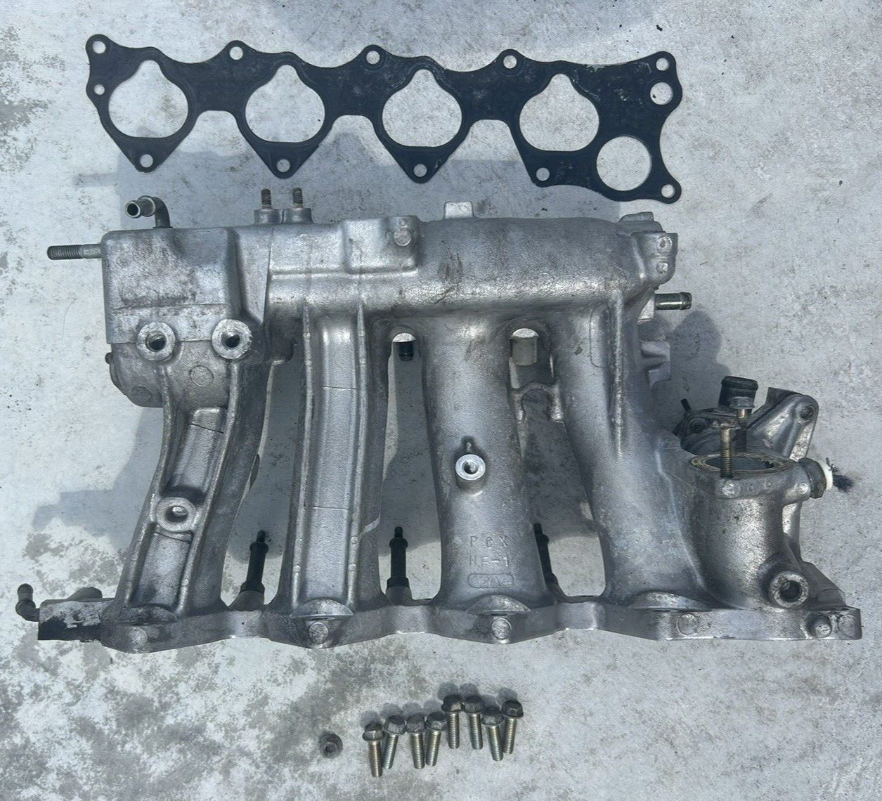 2000-2005 HONDA S2000 - INTAKE MANIFOLD OEM OE FACTORY W Metal Gasket Ap1 Ap2