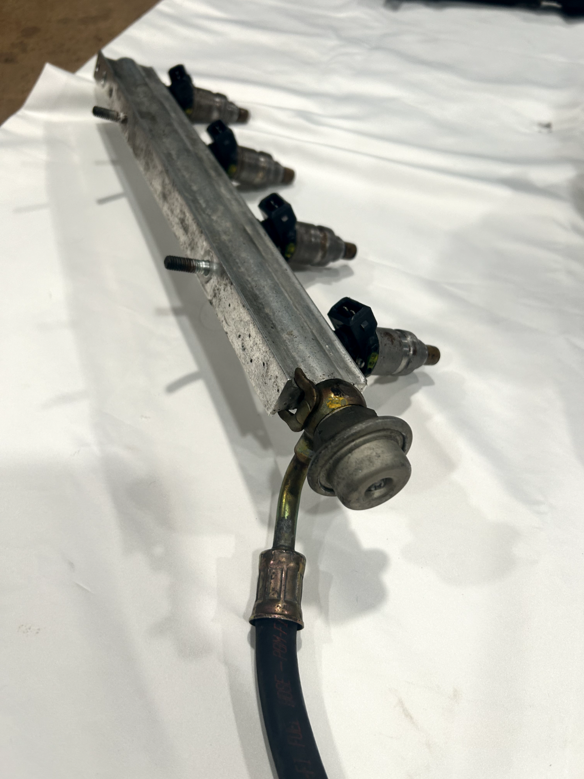 92-95 CiViC Del Sol OEM Fuel Injector Rail Pipe Line Gas 16620-P28-A01