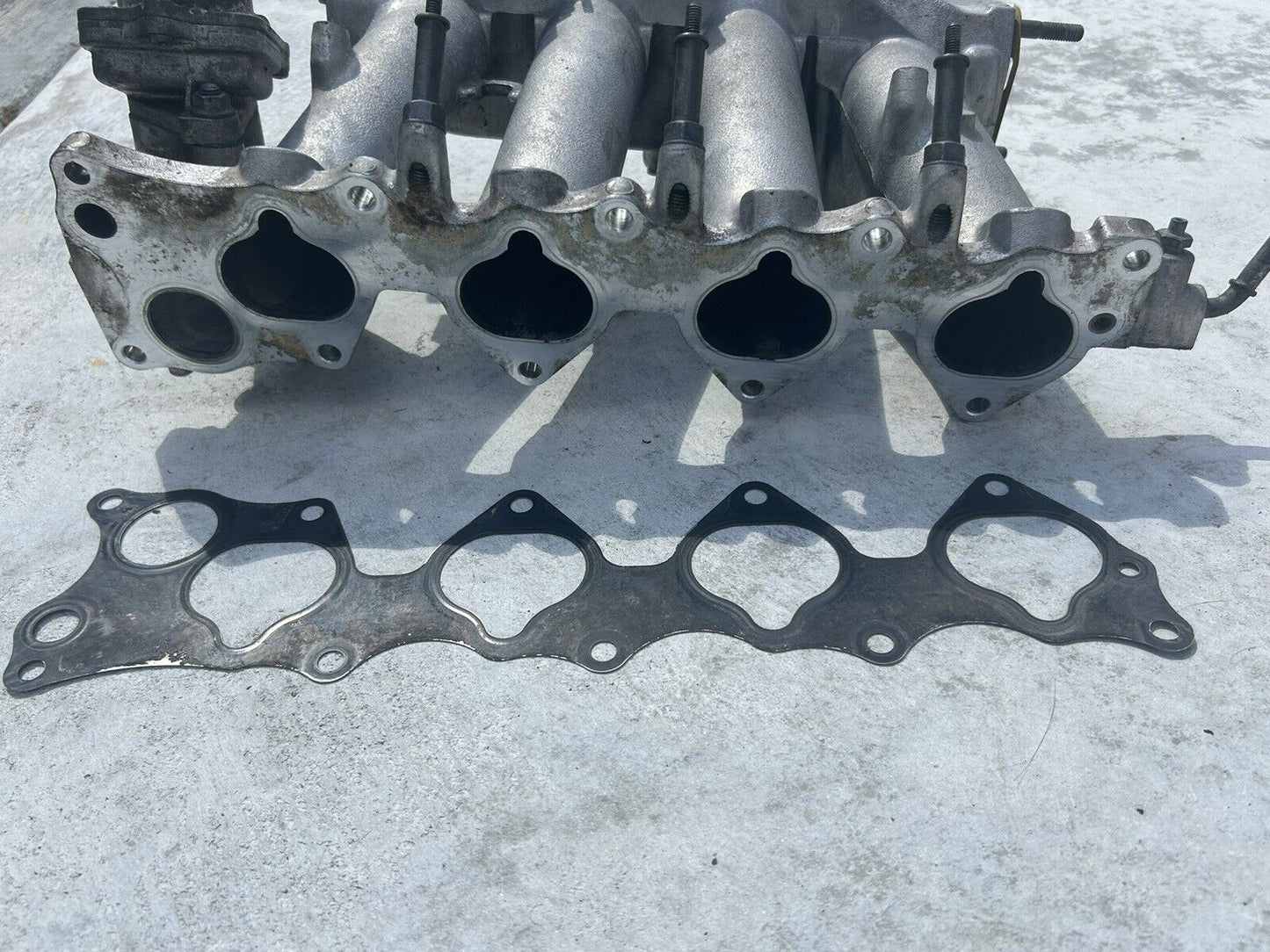2000-2005 HONDA S2000 - INTAKE MANIFOLD OEM OE FACTORY W Metal Gasket Ap1 Ap2