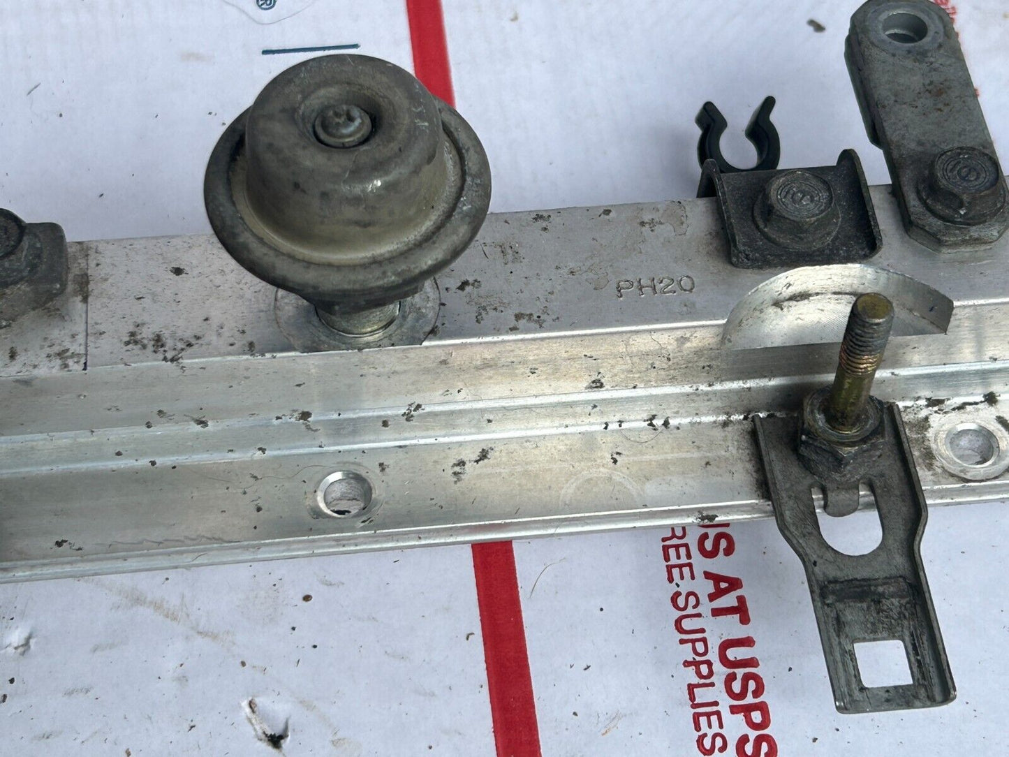 2001 Honda S2000 AP1 F20c Fuel Rail Runner W/Regulator 16610-PCX-000 OEM 00-03