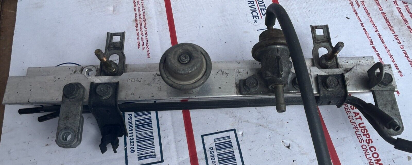 2001 Honda S2000 AP1 F20c Fuel Rail Runner W/Regulator 16610-PCX-000 OEM 00-03