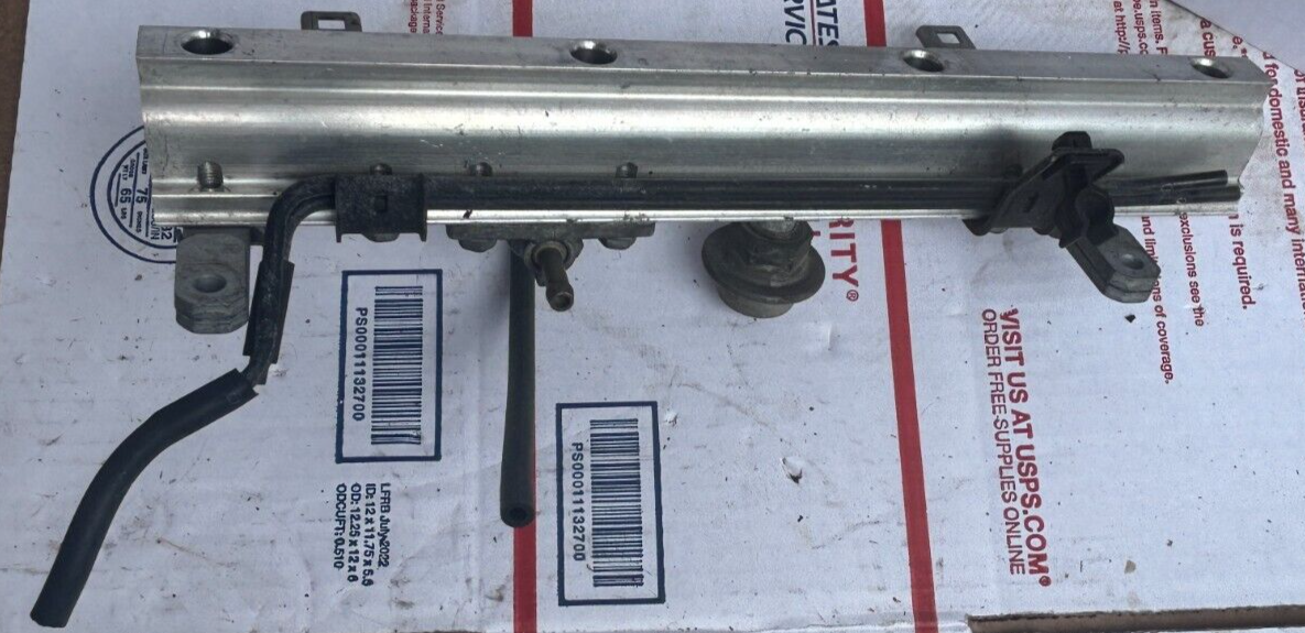 2001 Honda S2000 AP1 F20c Fuel Rail Runner W/Regulator 16610-PCX-000 OEM 00-03
