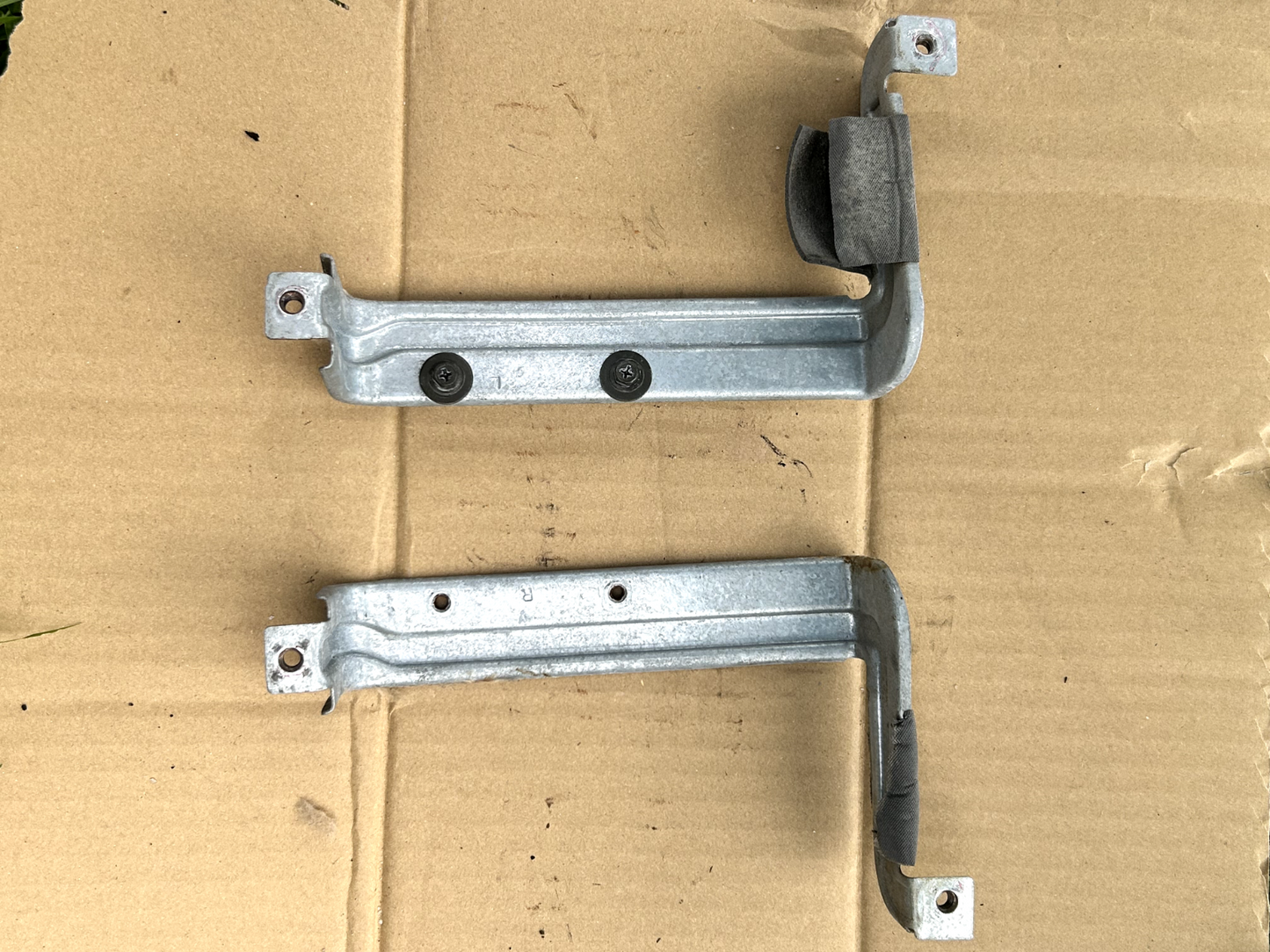 Honda Civic 92-95 rear Speaker Brackets Left & Right with Hardware